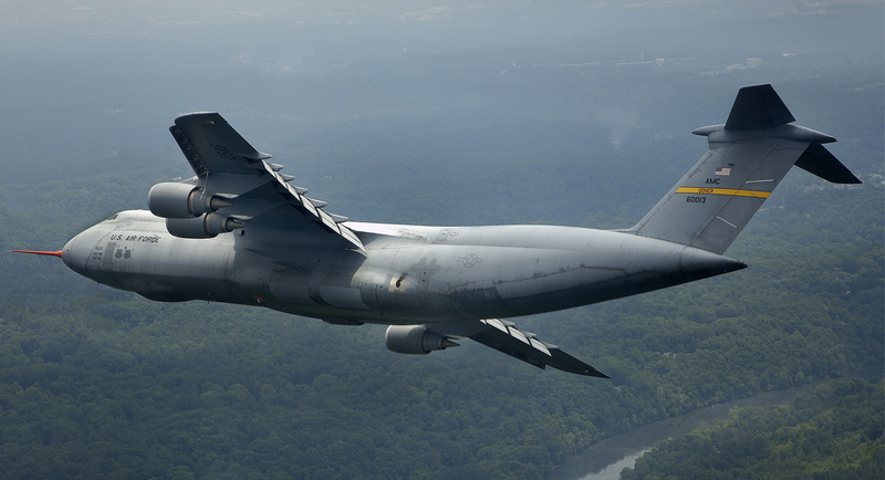 Illustration for article titled What It's Like To Fly America's Biggest Jet, The Gargantuan C-5 Galaxy